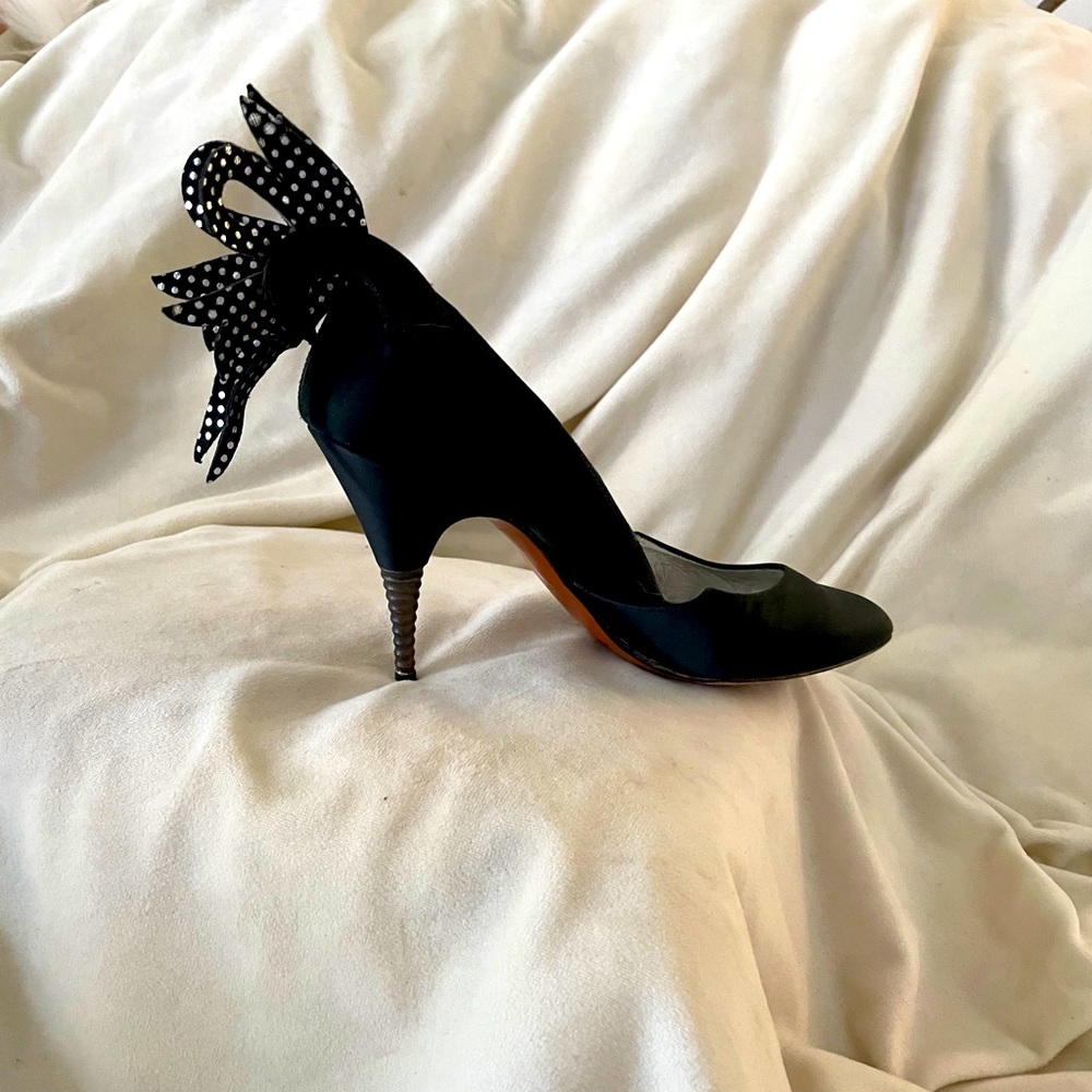 2-in-1 Sexy stiletto heels w/butterfly accessory